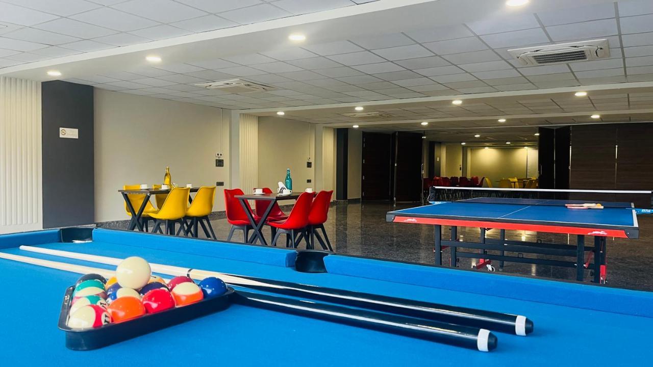 Zen Suites Gurgaon - Luxe Stays Collection Eksteriør billede