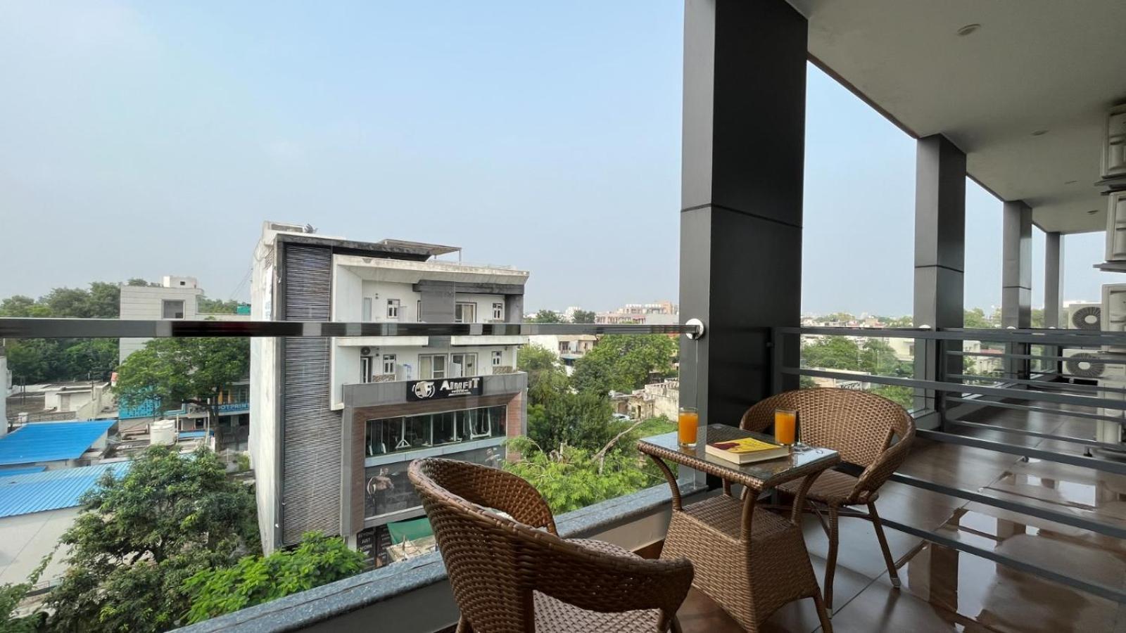 Zen Suites Gurgaon - Luxe Stays Collection Eksteriør billede